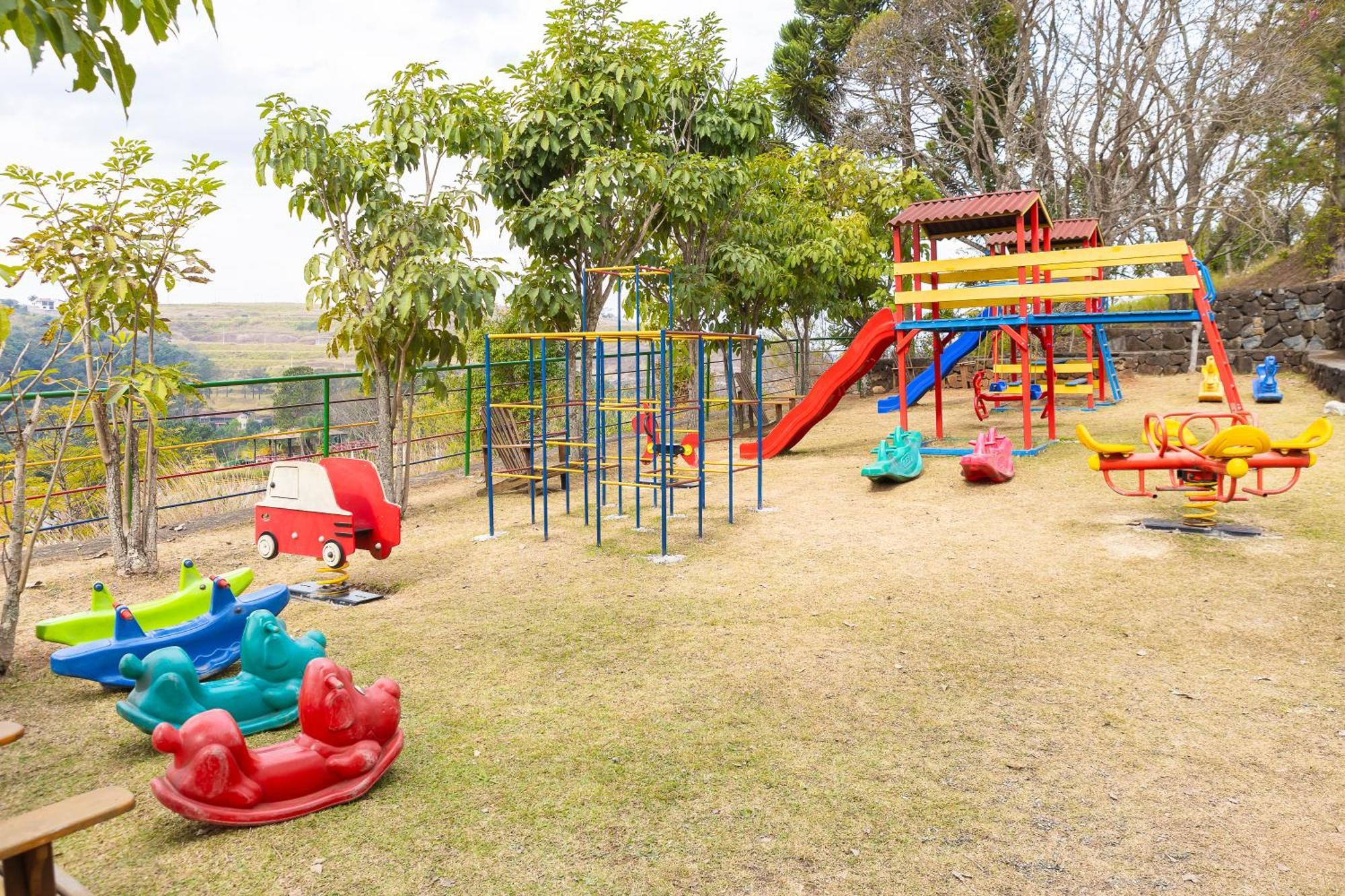 Golden Park All Inclusive Poços de Caldas Exterior foto Playground in the park