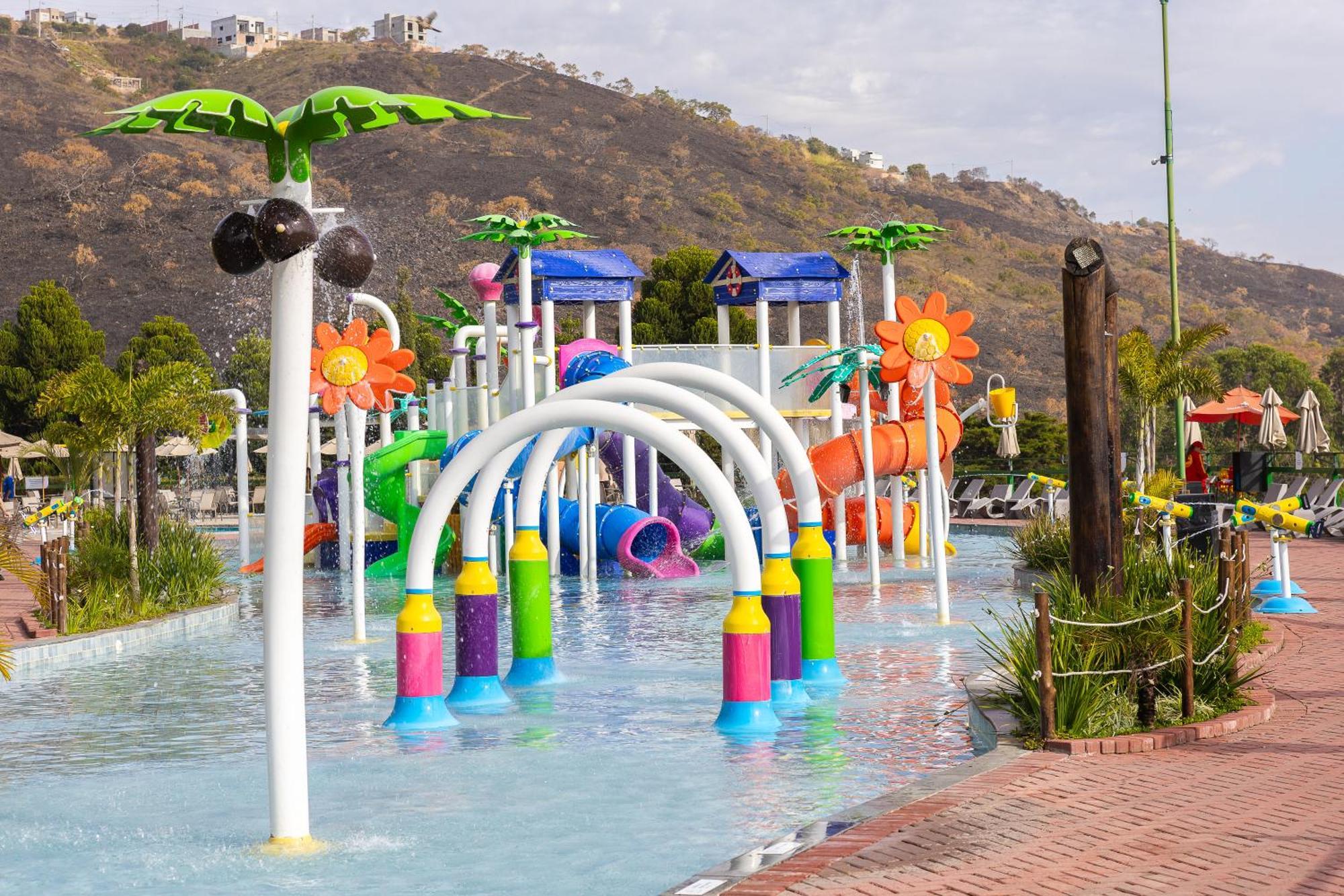 Golden Park All Inclusive Poços de Caldas Exterior foto Splash Island
